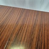 Extendable table in laminate