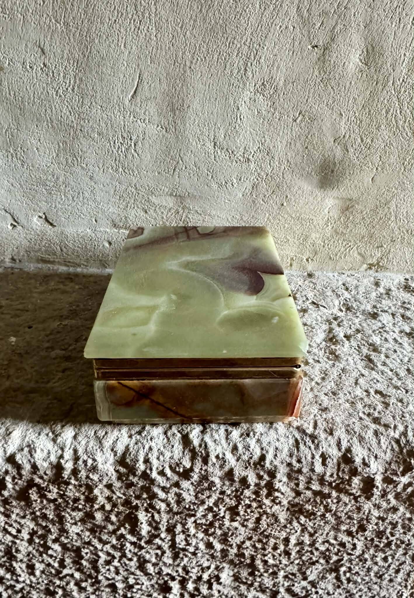 Ashtray, onyx box from the 1960s, vintage Italy.