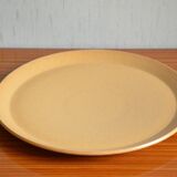 Flat stoneware serving dish