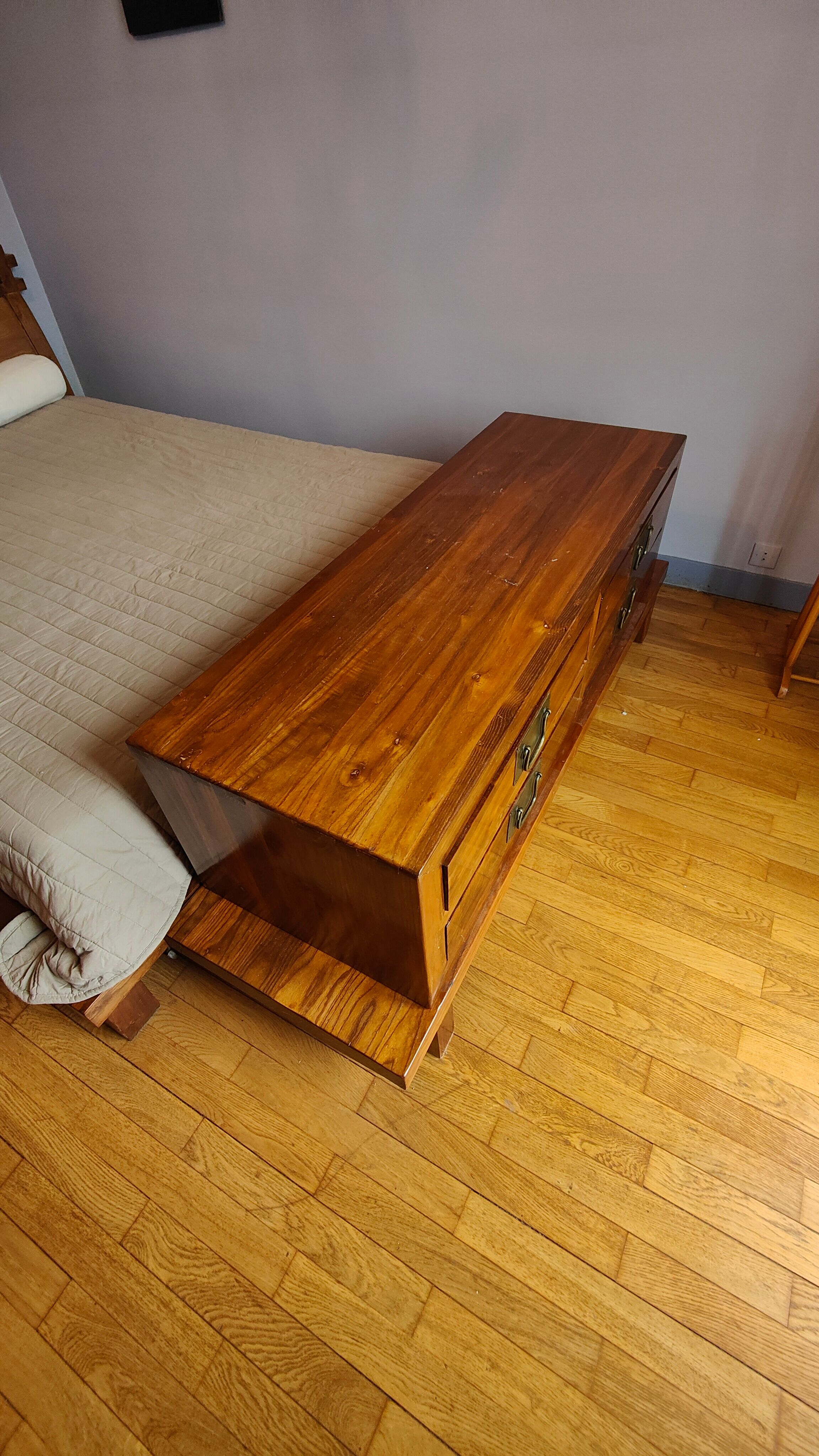 Low rosewood chest of drawers La maison coloniale