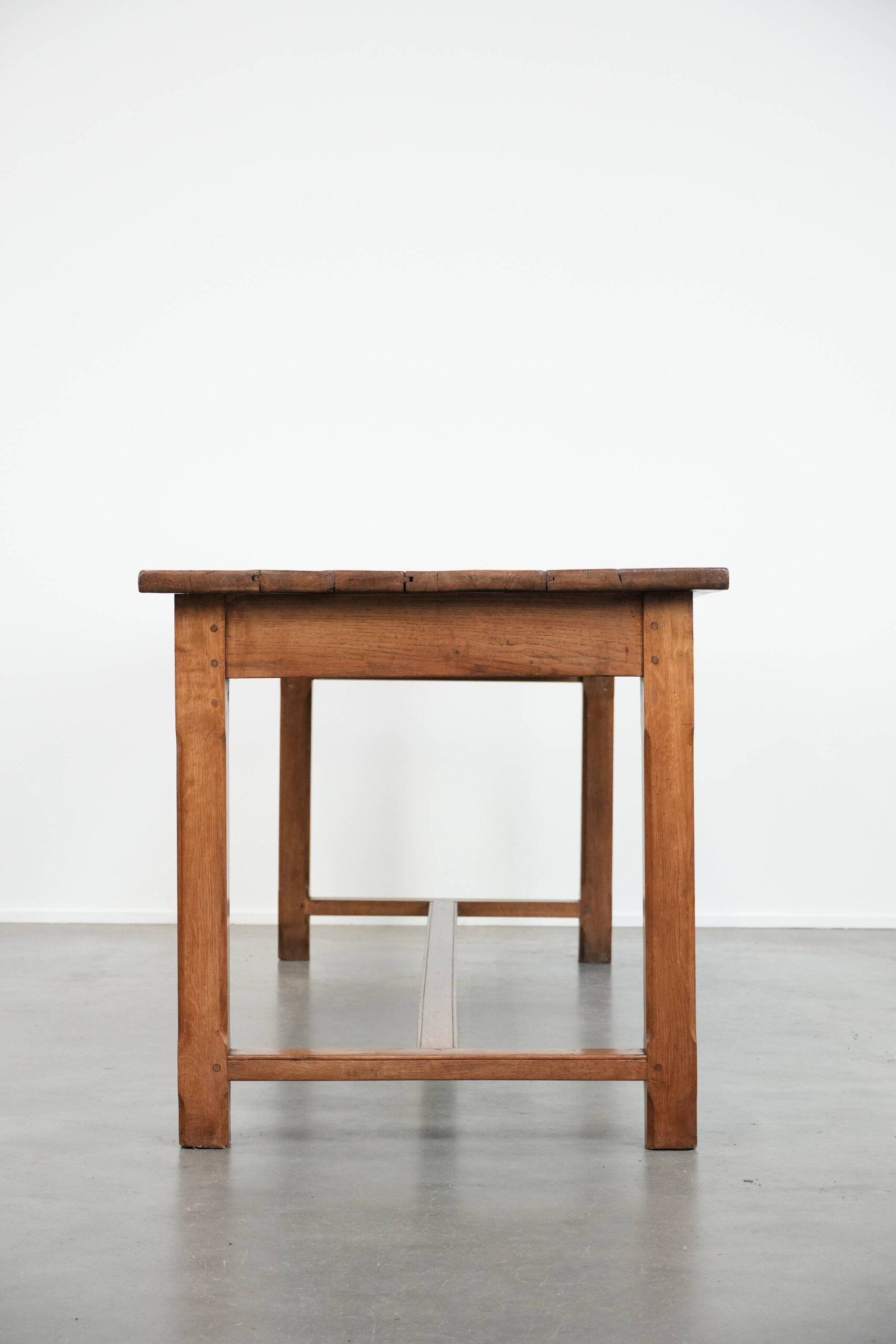 Grande table à manger antique française pour 6 à 8 personnes.