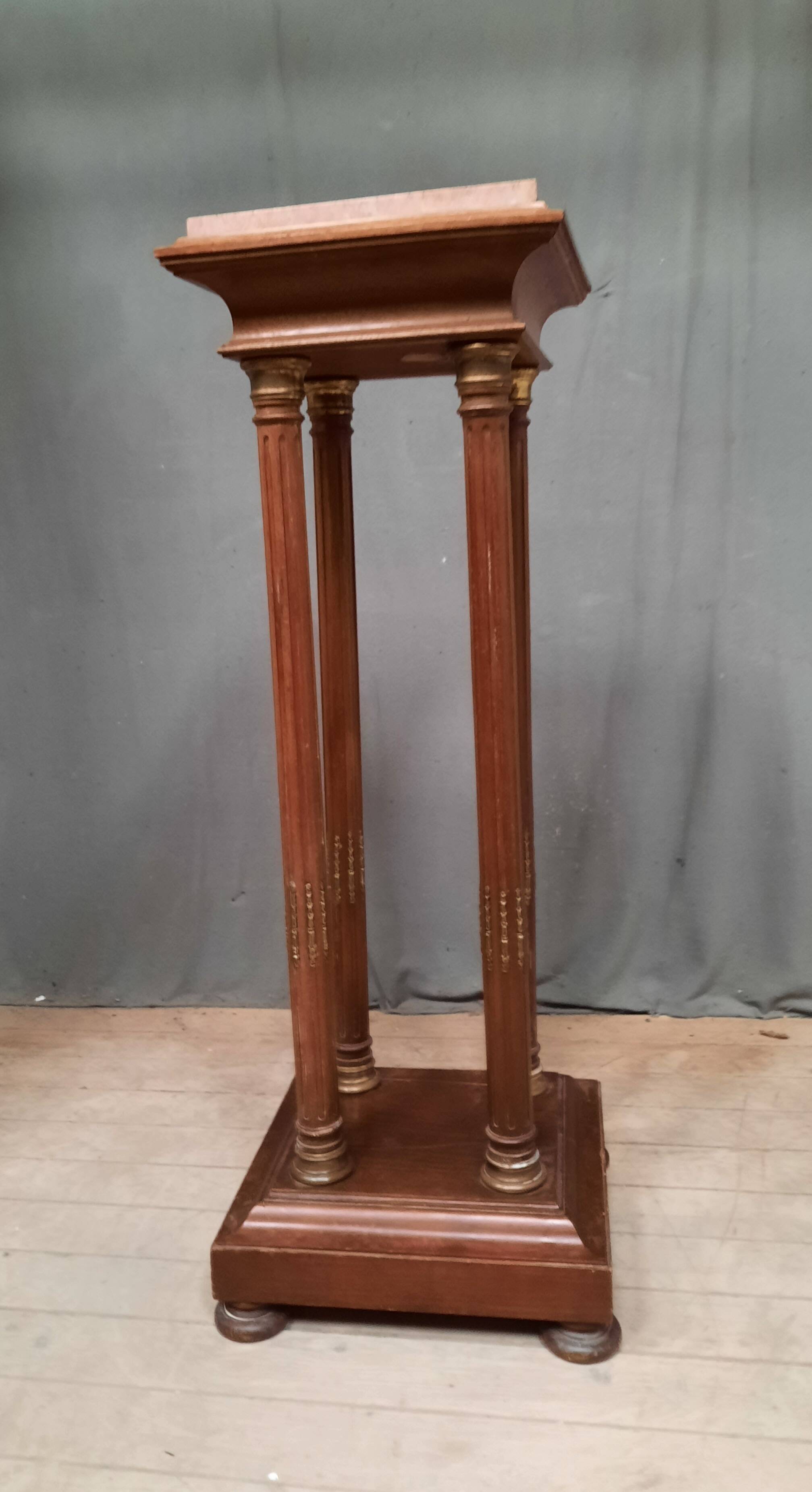 Haute selette de style Louis XVI