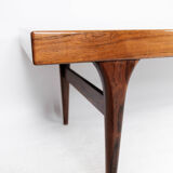 Table basse en palissandre avec carreaux bleus conçue par Johannes Andersen, années 1960