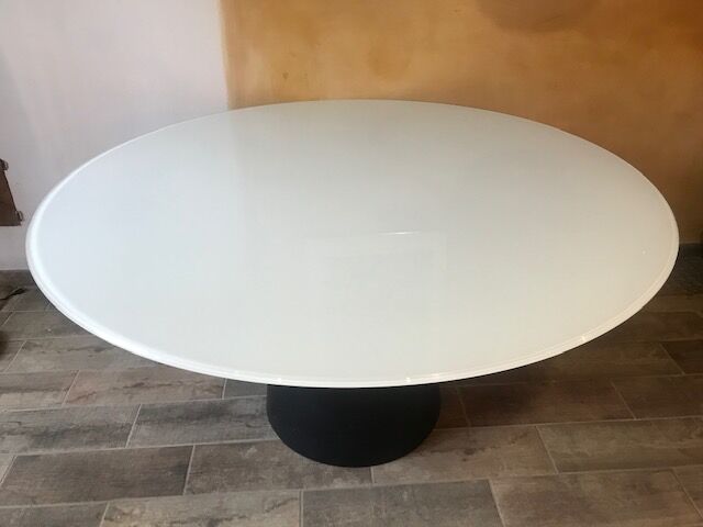Table totem design