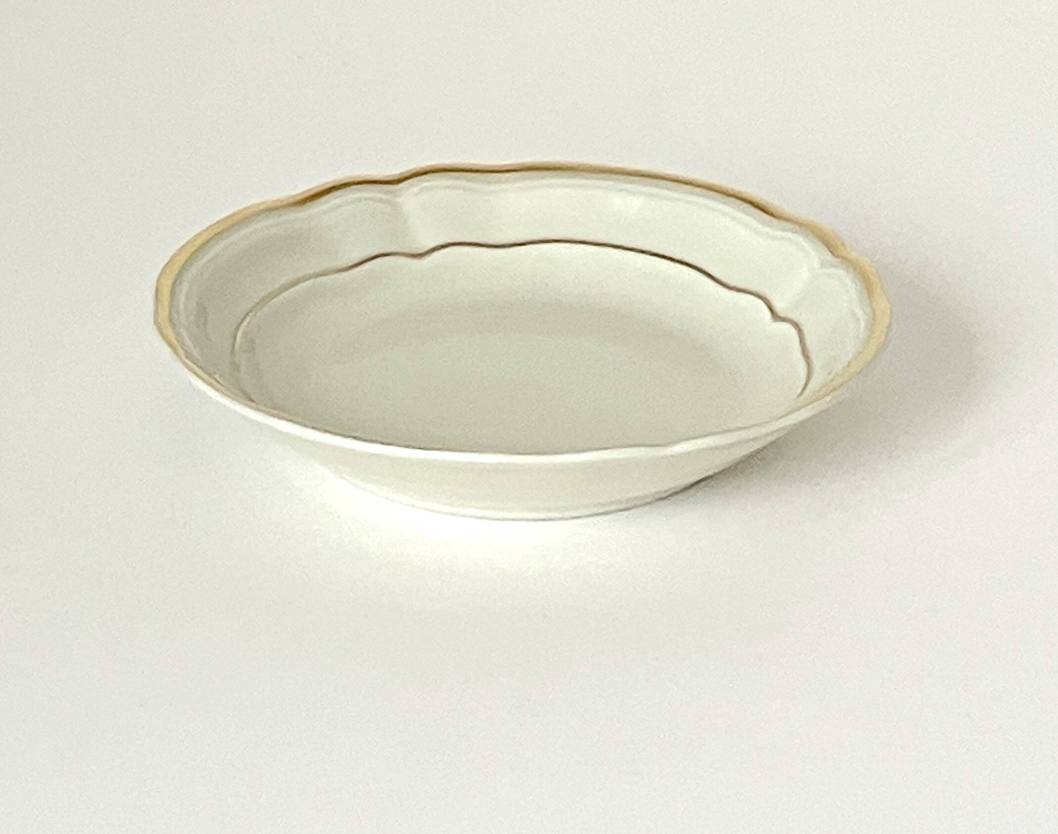 5 Bernardaud Limoges porcelain dessert bowls, Louis XV model, ivory with gold edging