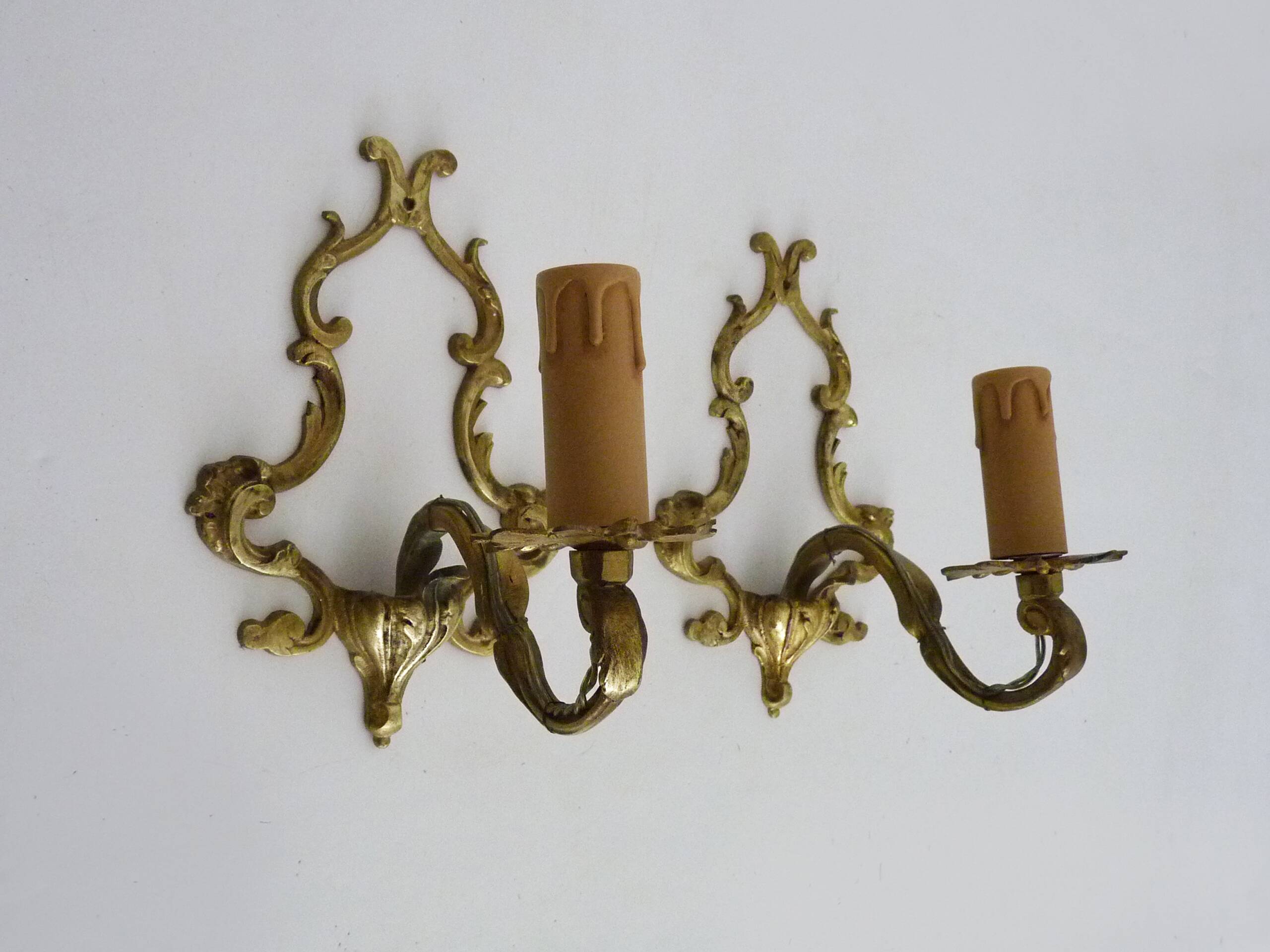 Vintage pair of bronze wall sconces from the 1950s and 60s.