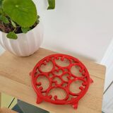 Varnished cast iron trivet