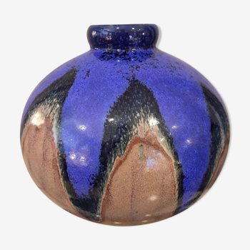 Multicolored sandstone ball vase