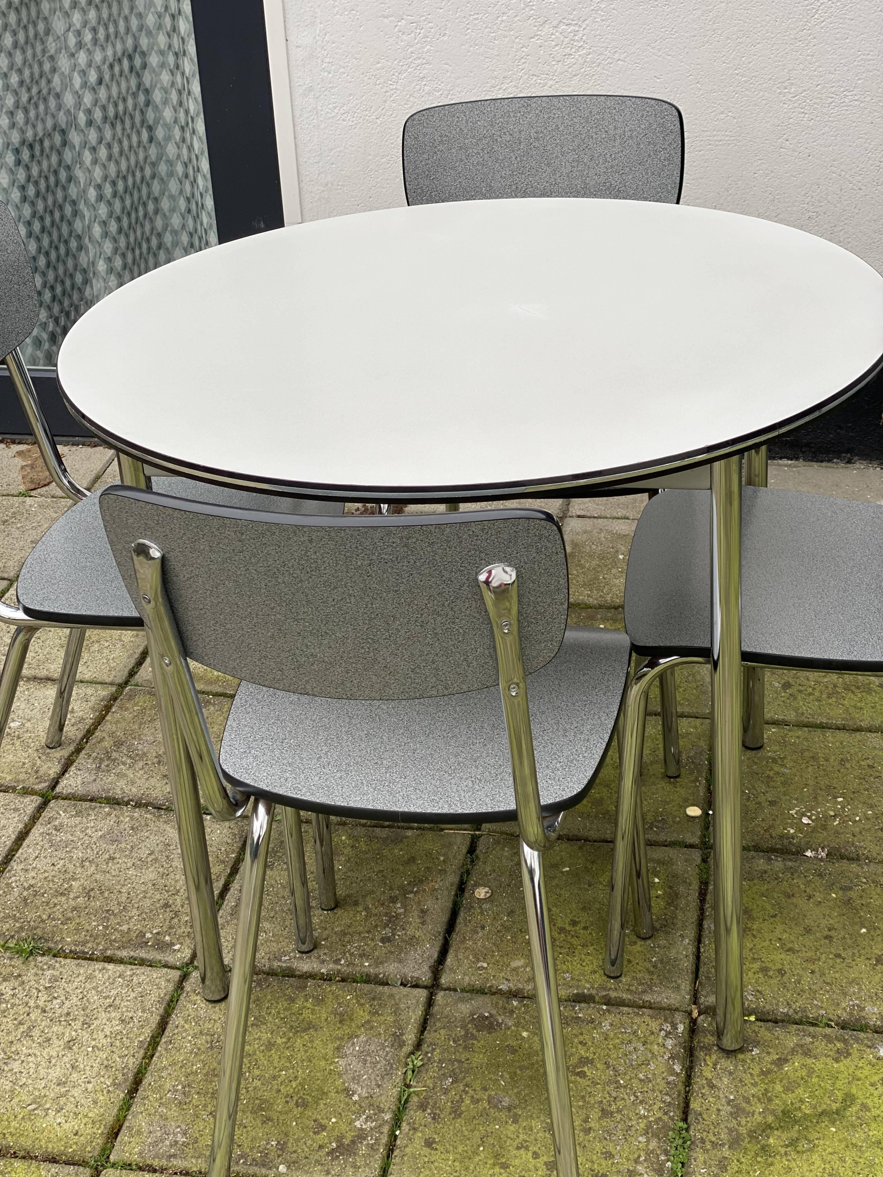 Round formica table with 4 formica chairs