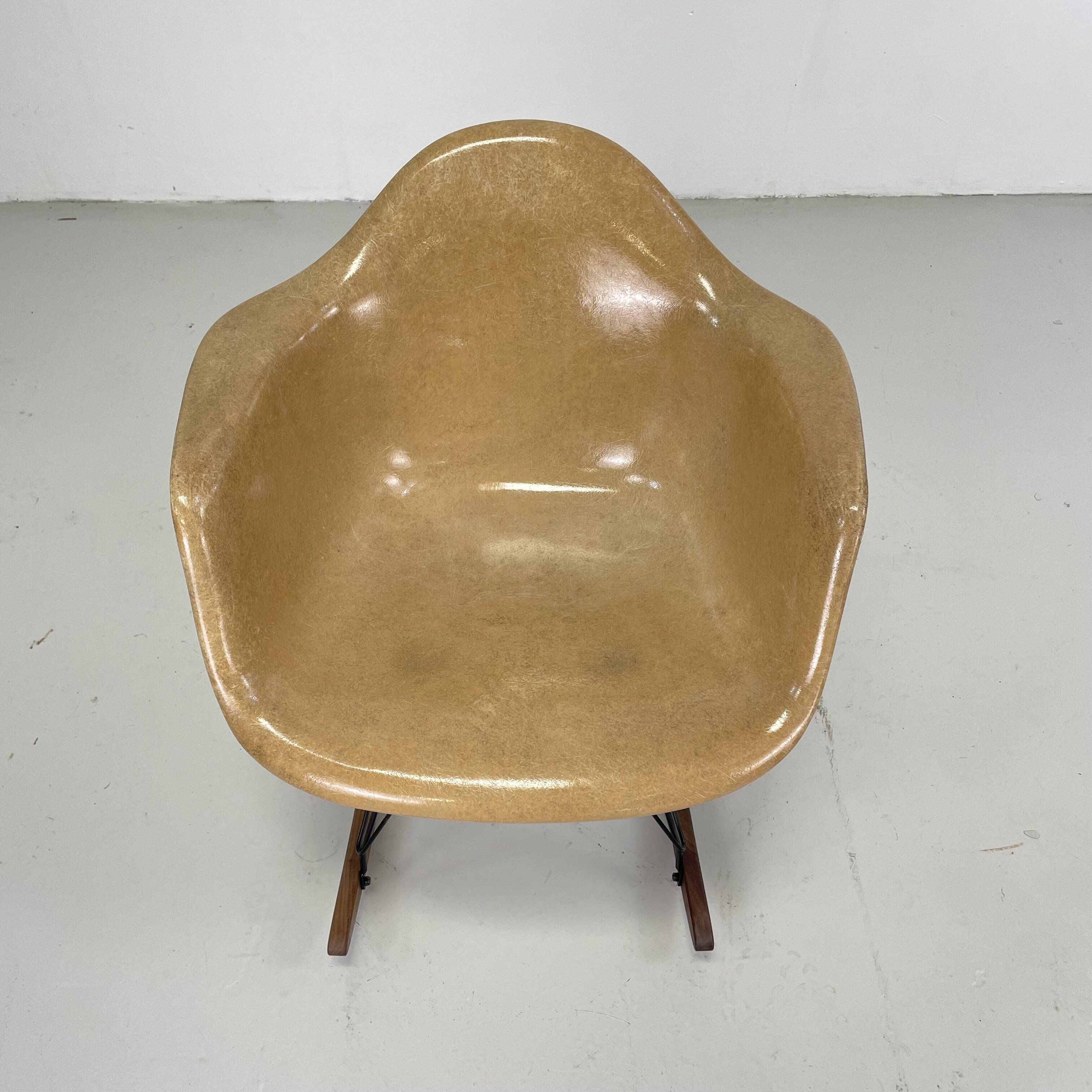 Eames Herman Miller 1950s RAR rocking chair in light tan
