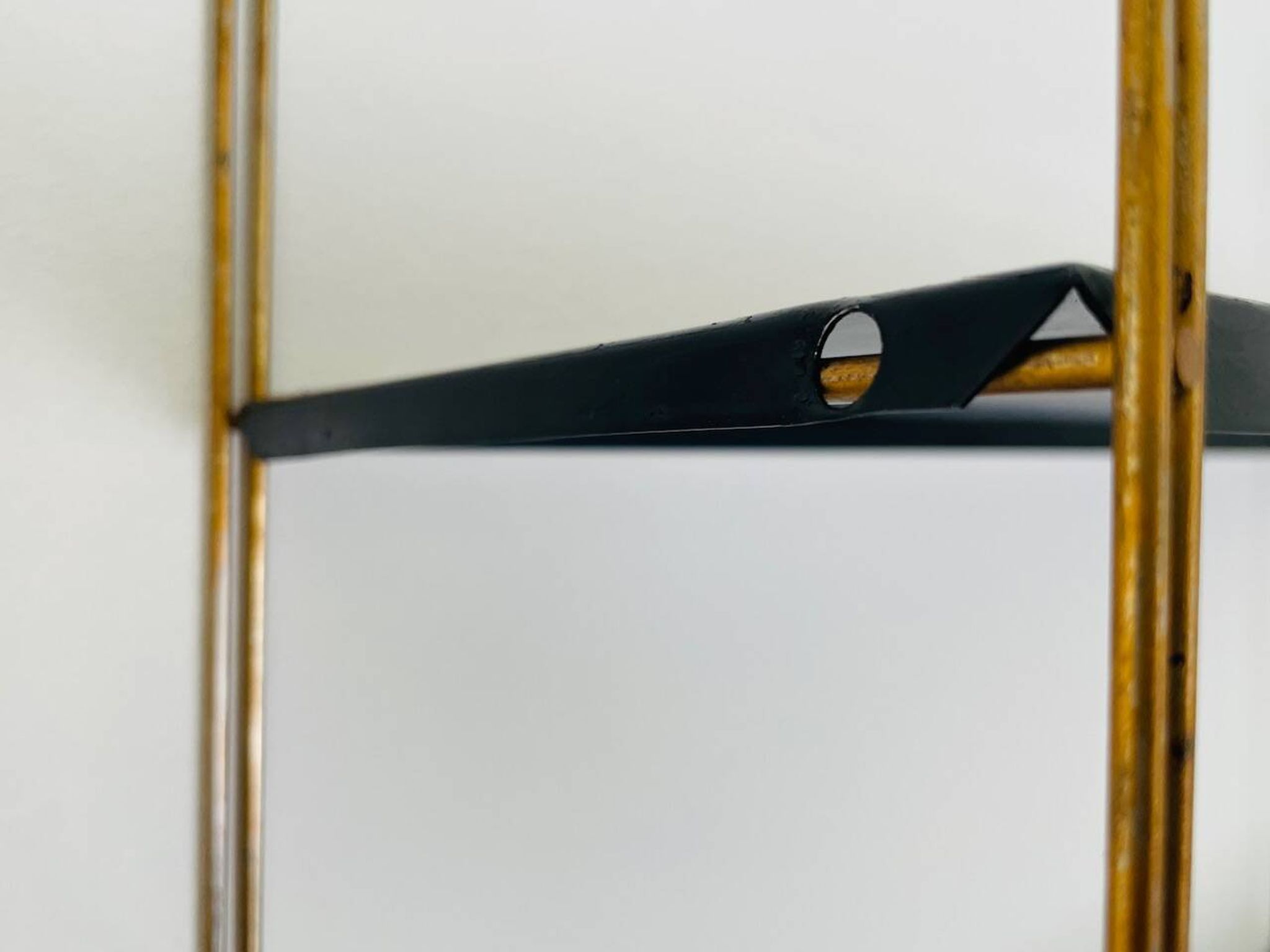 Etagère murale vintage modulable, metal et laiton circa 1960s