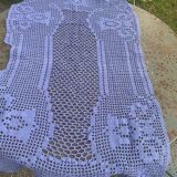 Plaid ou chemin de table artisanal, au crochet bleu violet, vintage