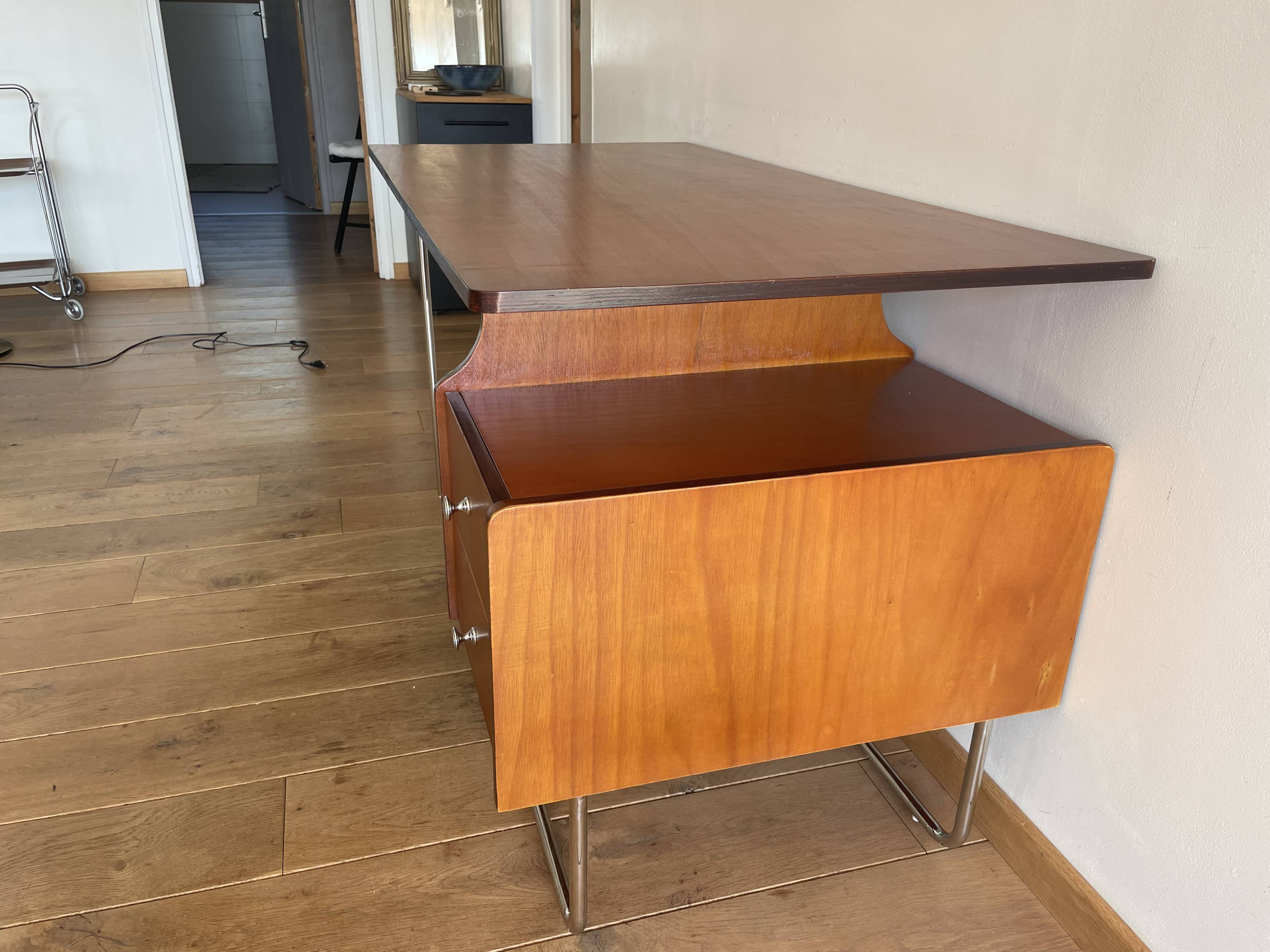 New Bauhaus style desk