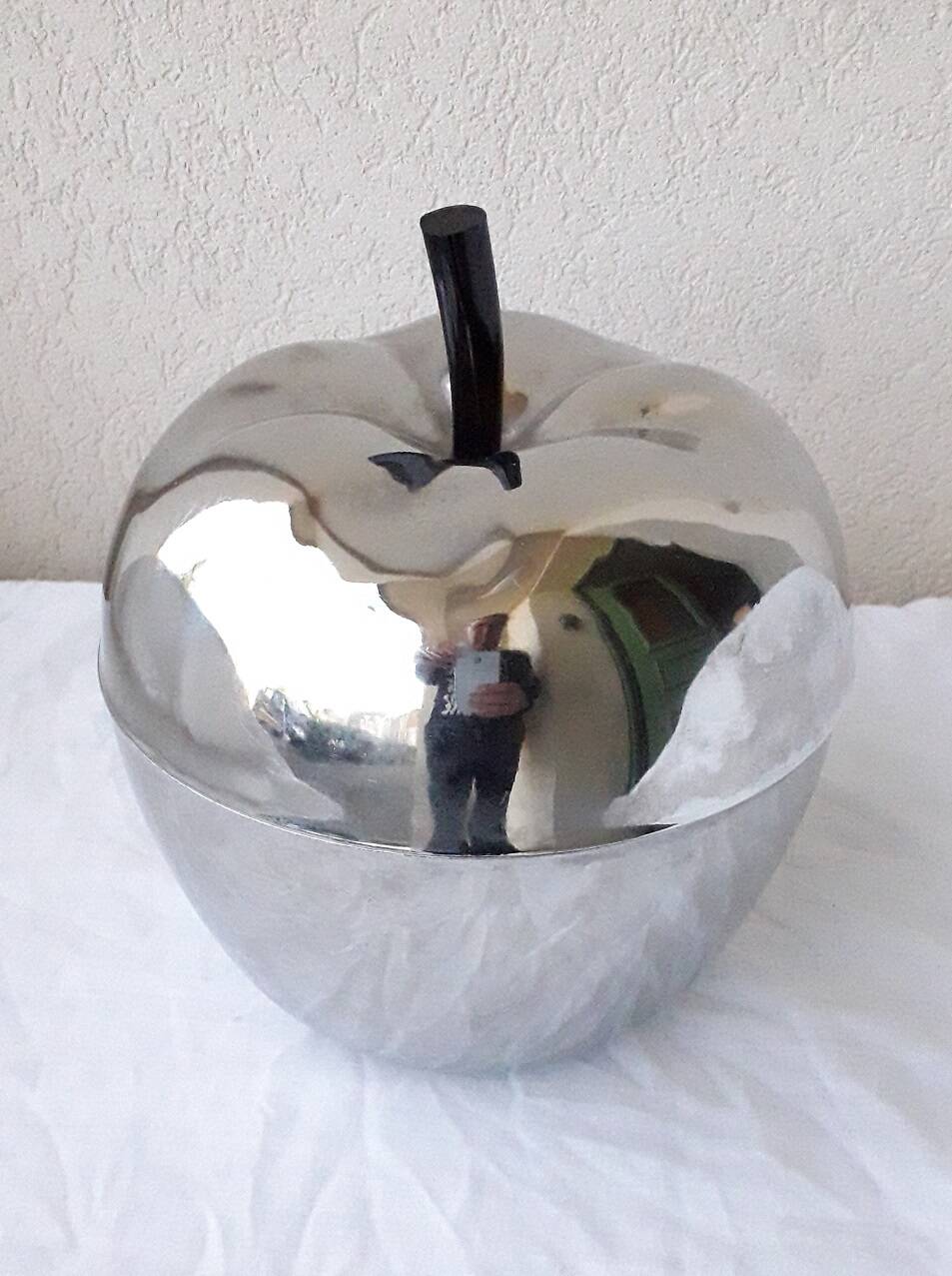 Apple ice bucket