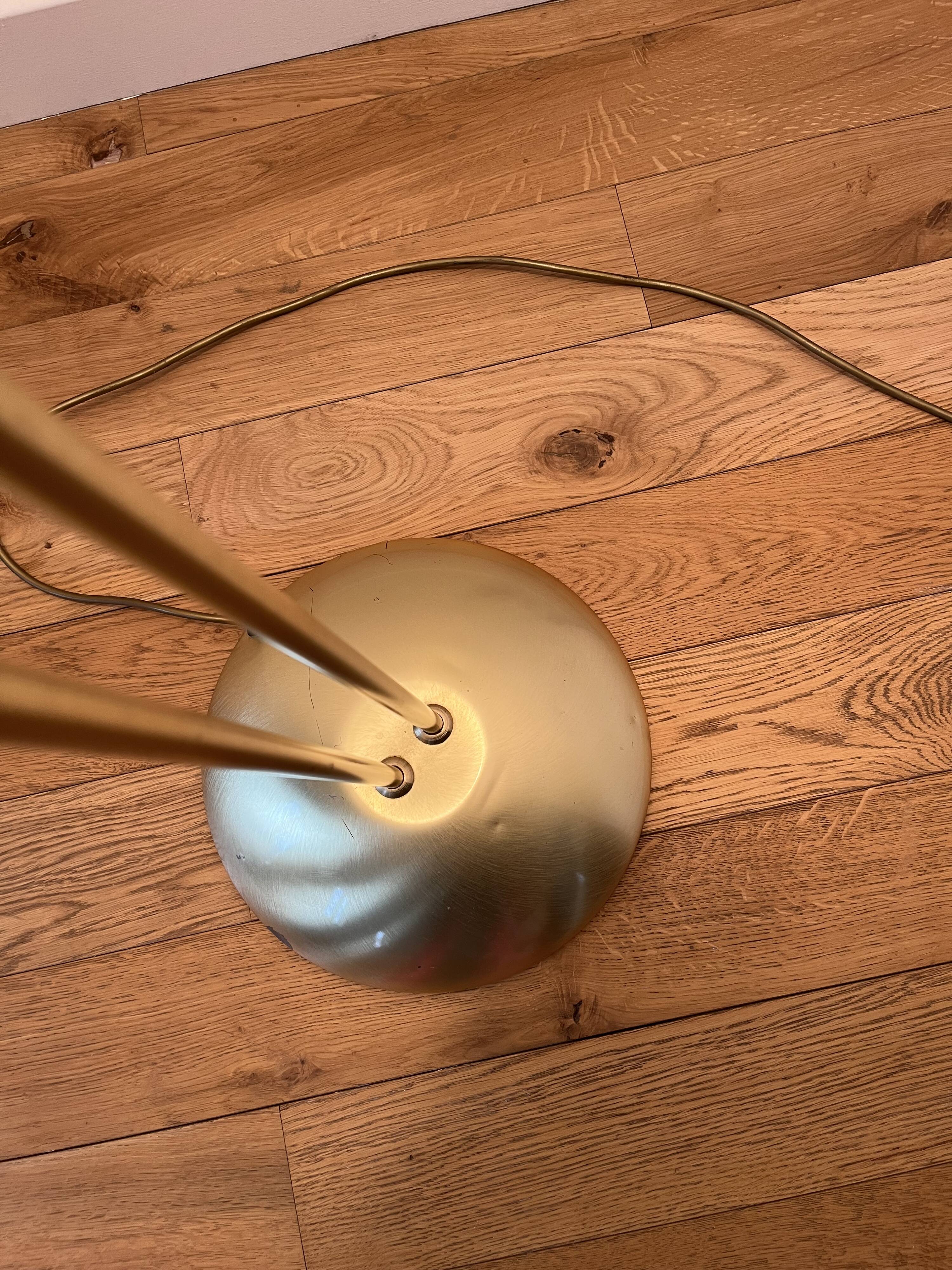 Vintage Italian floor lamp from 1983 in gilded brass & opaline glass – halogen