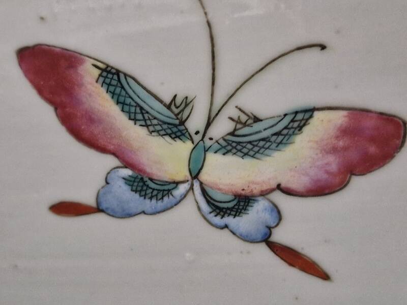 China - Circular fishbowl in Famille Rose enamel