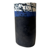 Vase japandi en argile blanche, décor abstrait bleu et noir
