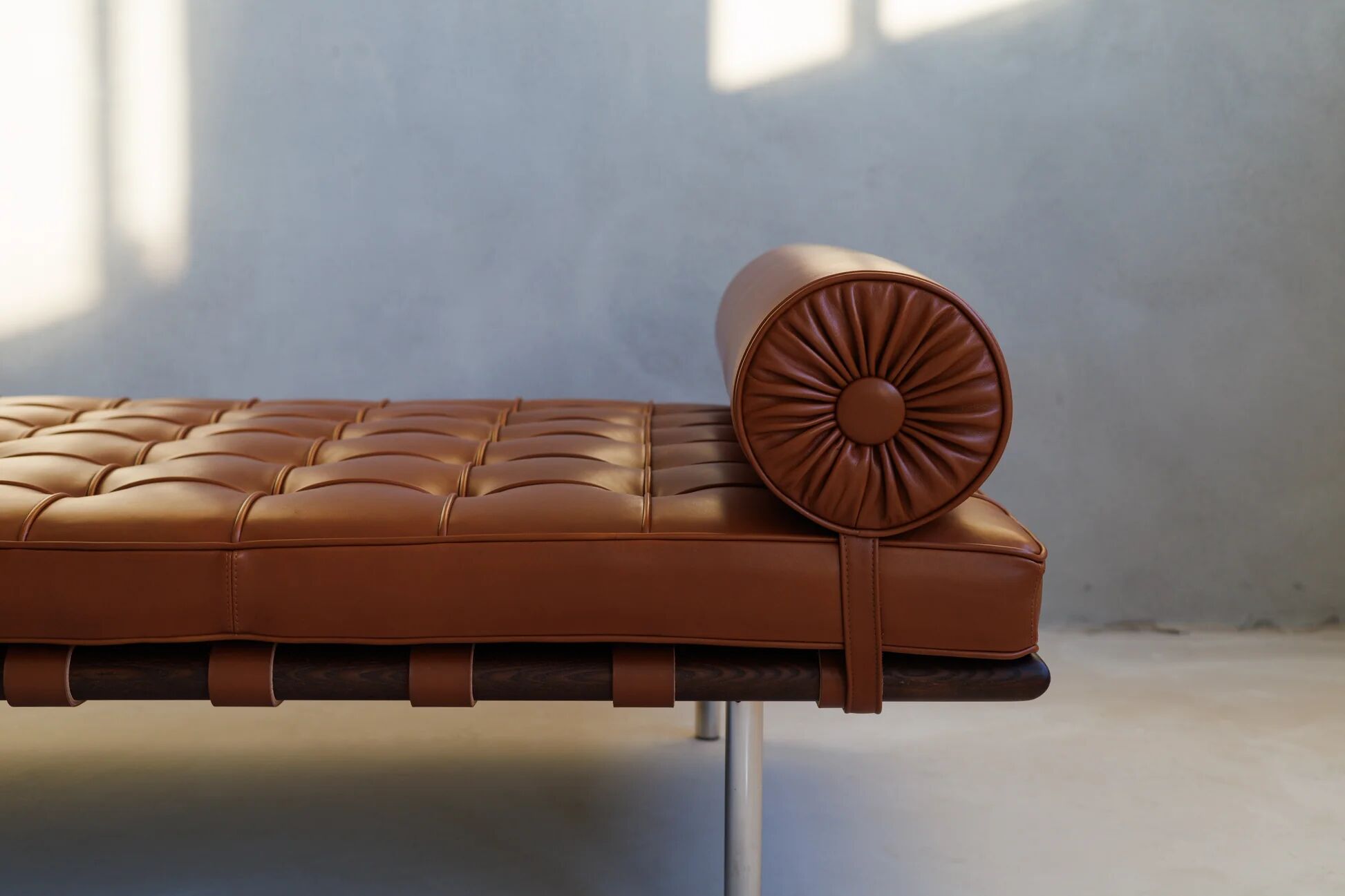 Barcelona day bed by Mies van der Rohe for Knoll - cognac leather
