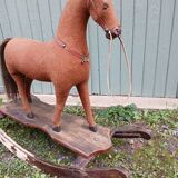Cheval à bascule ancien