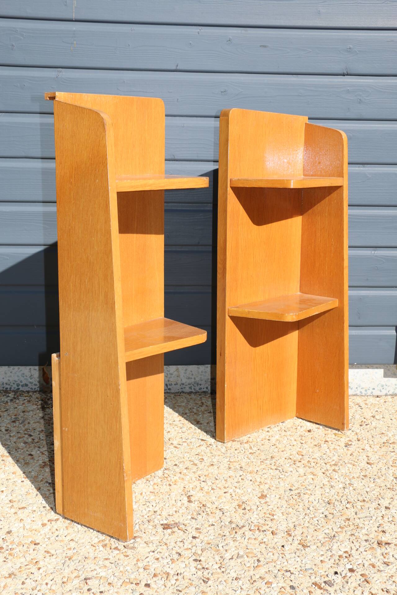 2 asymmetrical bedside tables in oak veneer