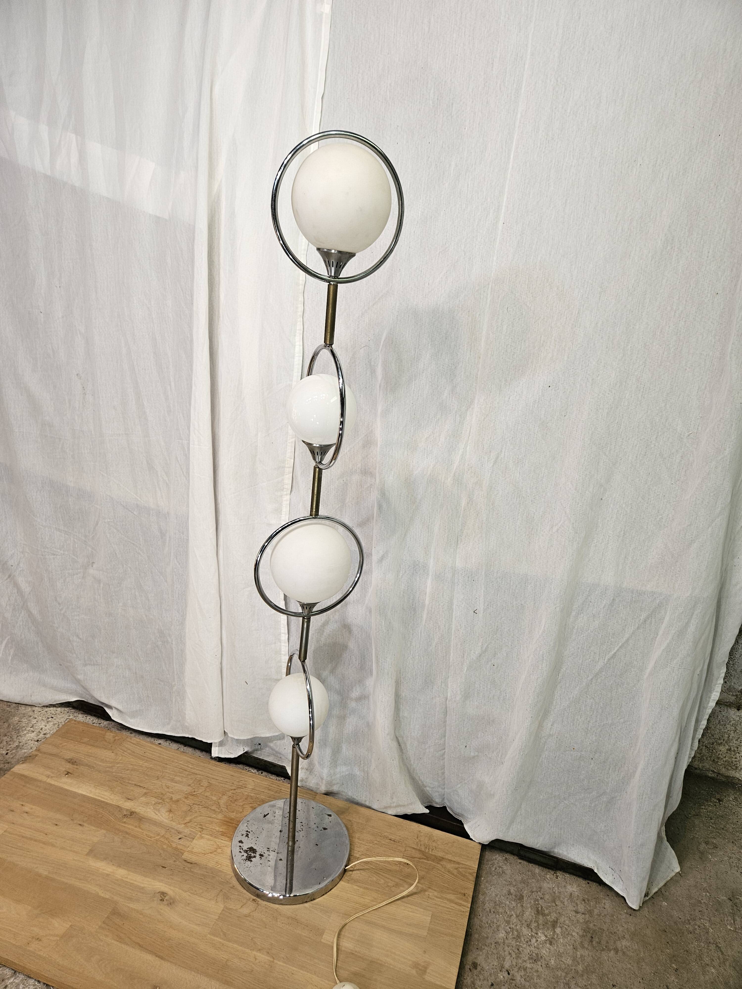 Italian design globe floor lamp 1970