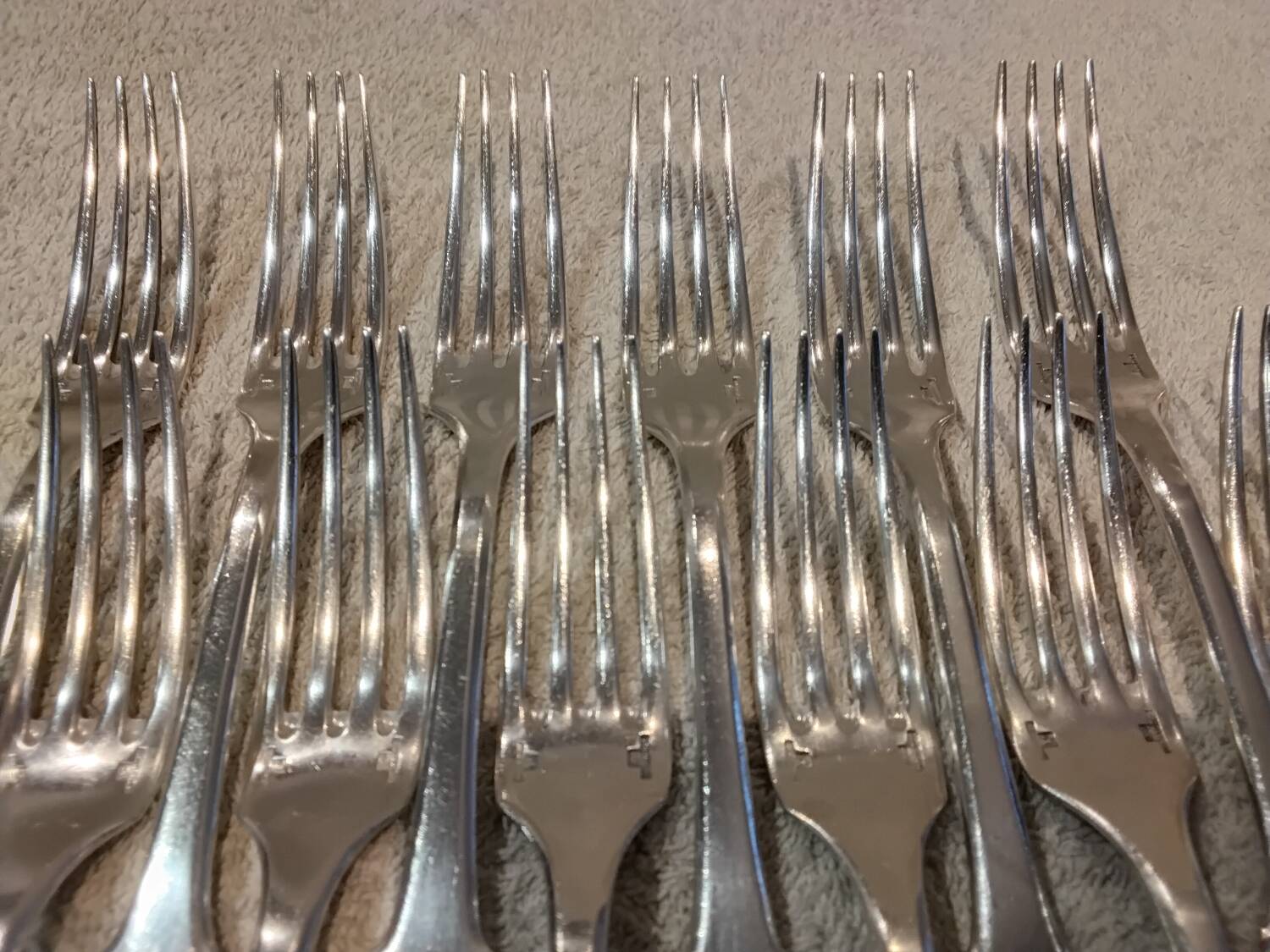 12 silver-plated dessert forks by Christofle Cluny, 17.1cm