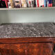 Commode en acajou Louis-Philippe du 19ème siècle avec plateau en marbre