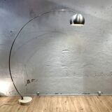 Lampadaire Arco en inox brossé avec le pied en travertin 1970