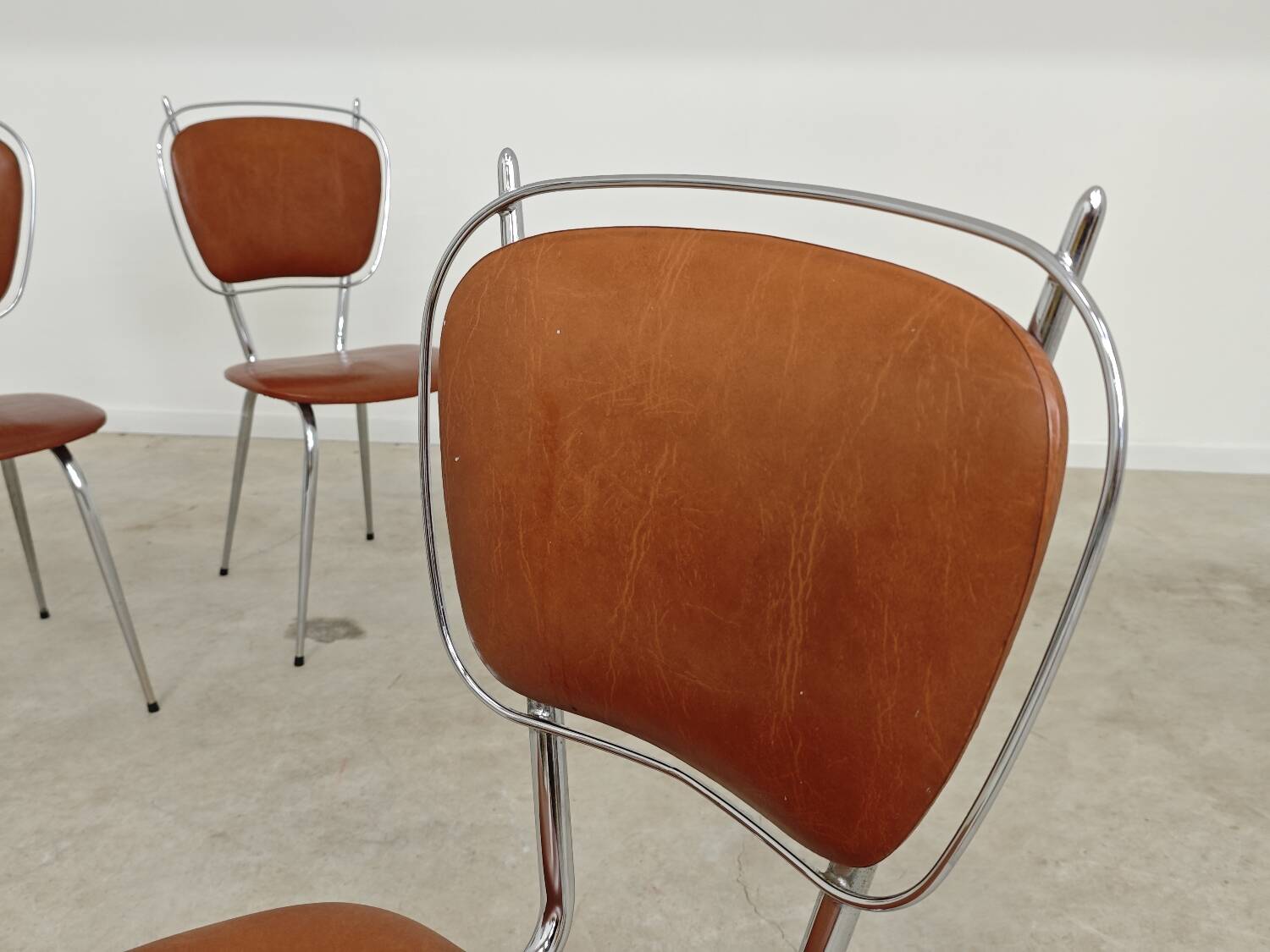 Set of 4 French chairs in camel brown imitation leather and chrome 1960
