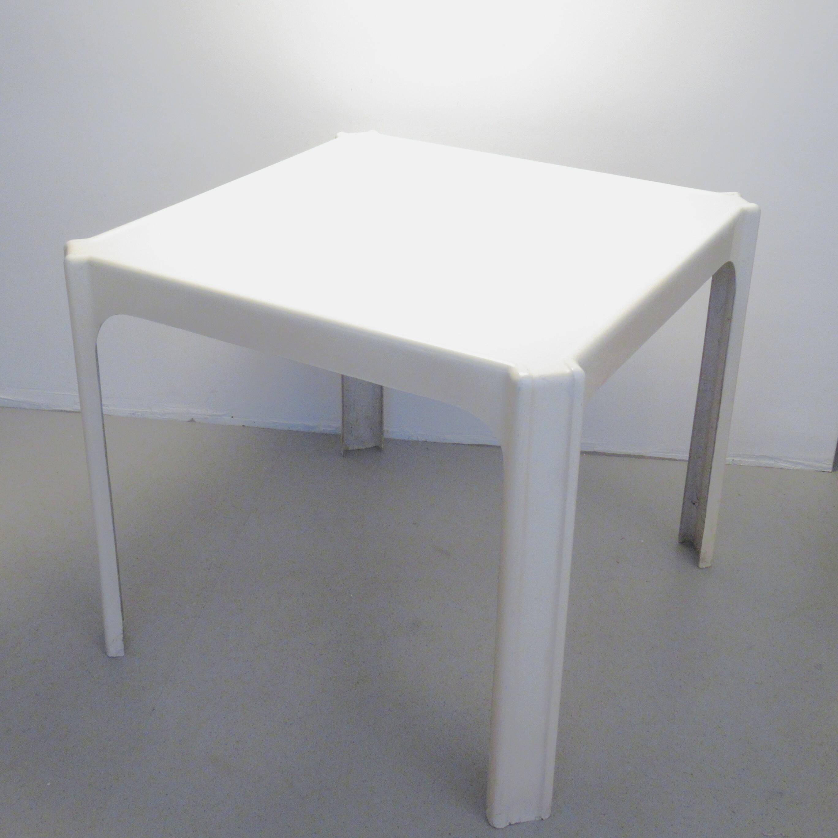 White Ozoo table by Marc Berthier for Roche Bobois.