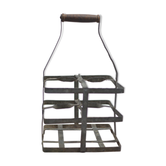 Bottle holder with 4 slots in galvanized zinc with wooden handles