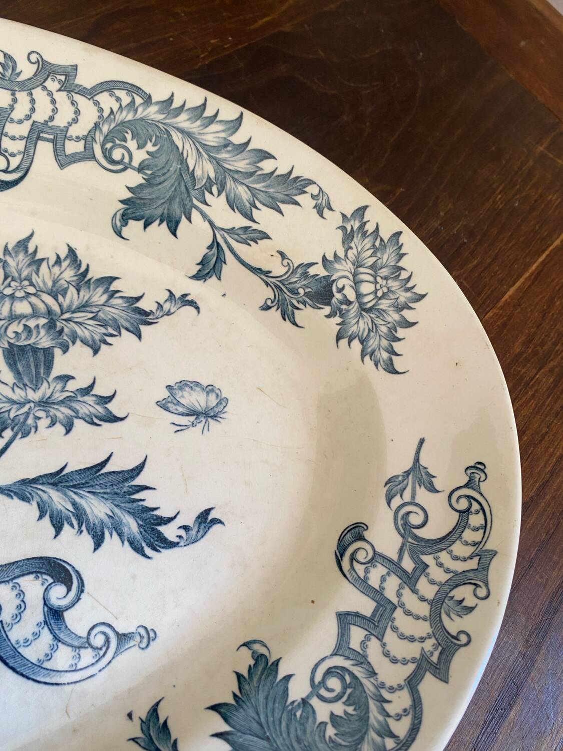 Plat de service ovale en terre de fer, Longwy, XIXe