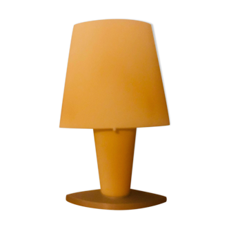 Lampe de Daniel Puppa modèle en verre opaline jaune sablé 2850