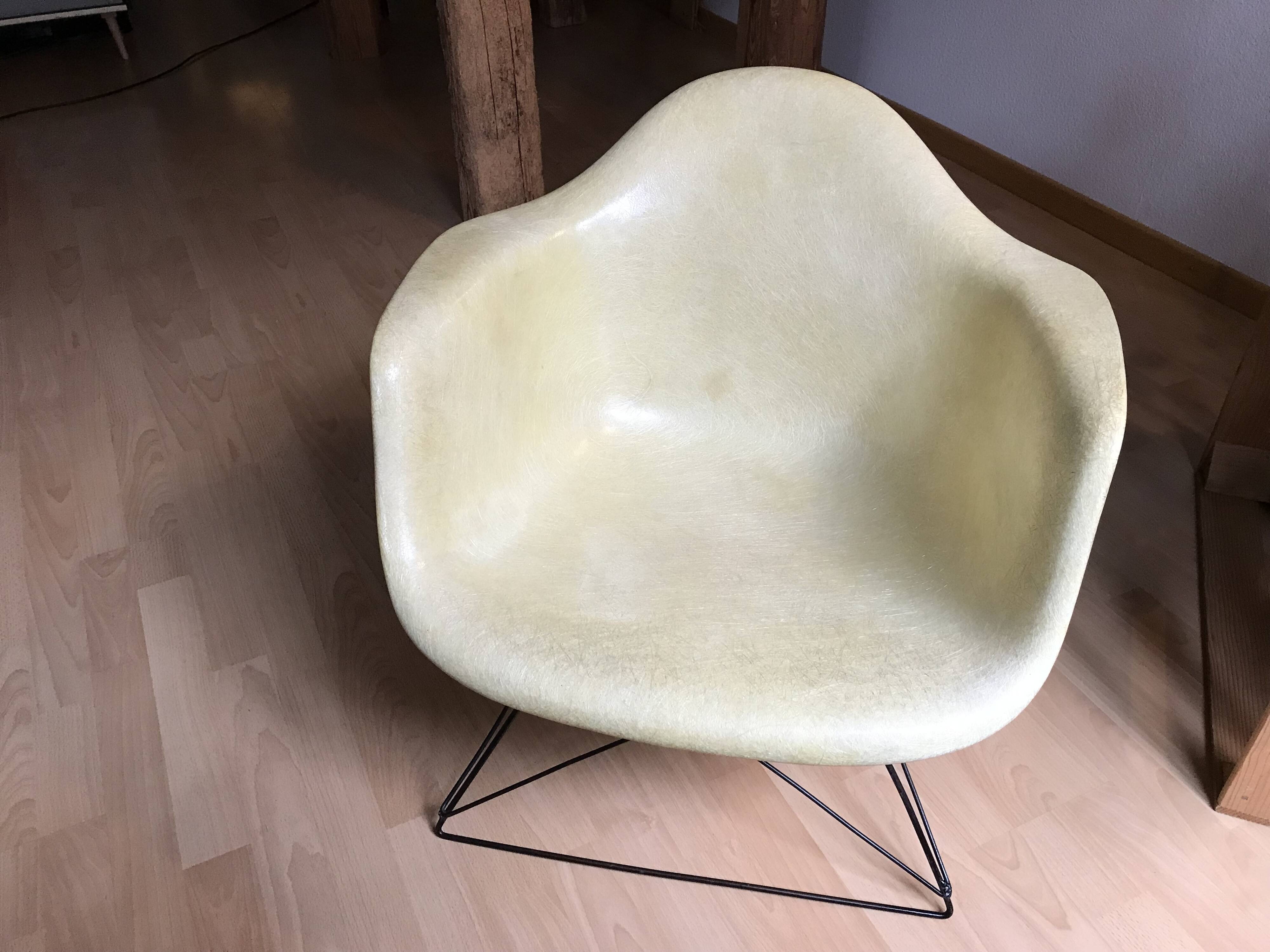 Armchair C&R Eames LAR