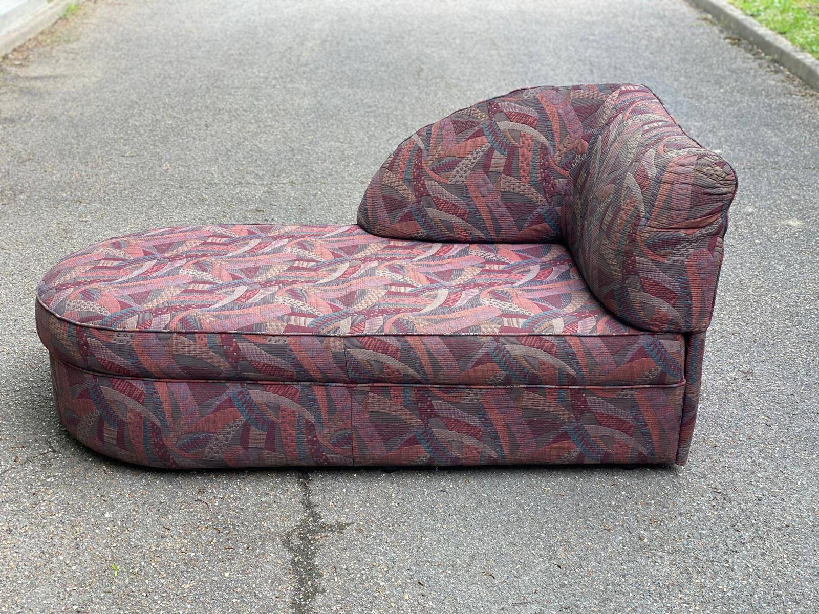 Canapé d'angle méridienne en tissu brodé bordeaux 160cm