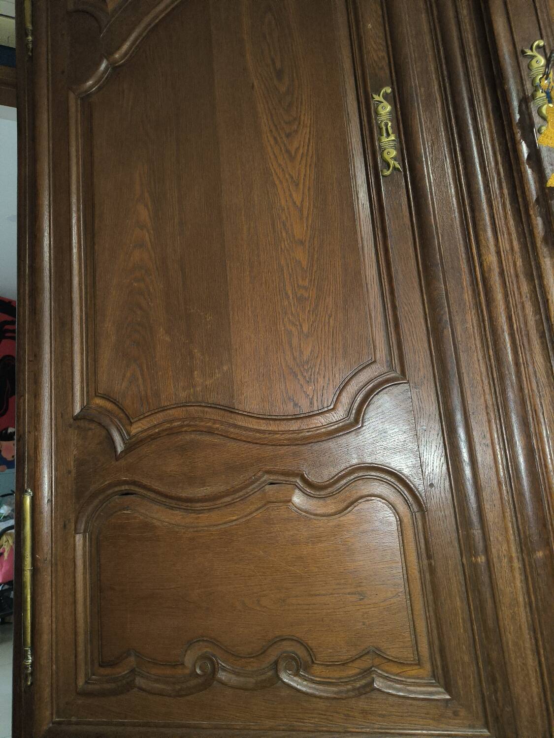 Lorraine wardrobe in solid oak from the 18th century.
