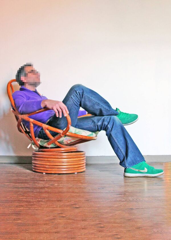 Fauteuil en rotin, inclinable et pivotant, années 70