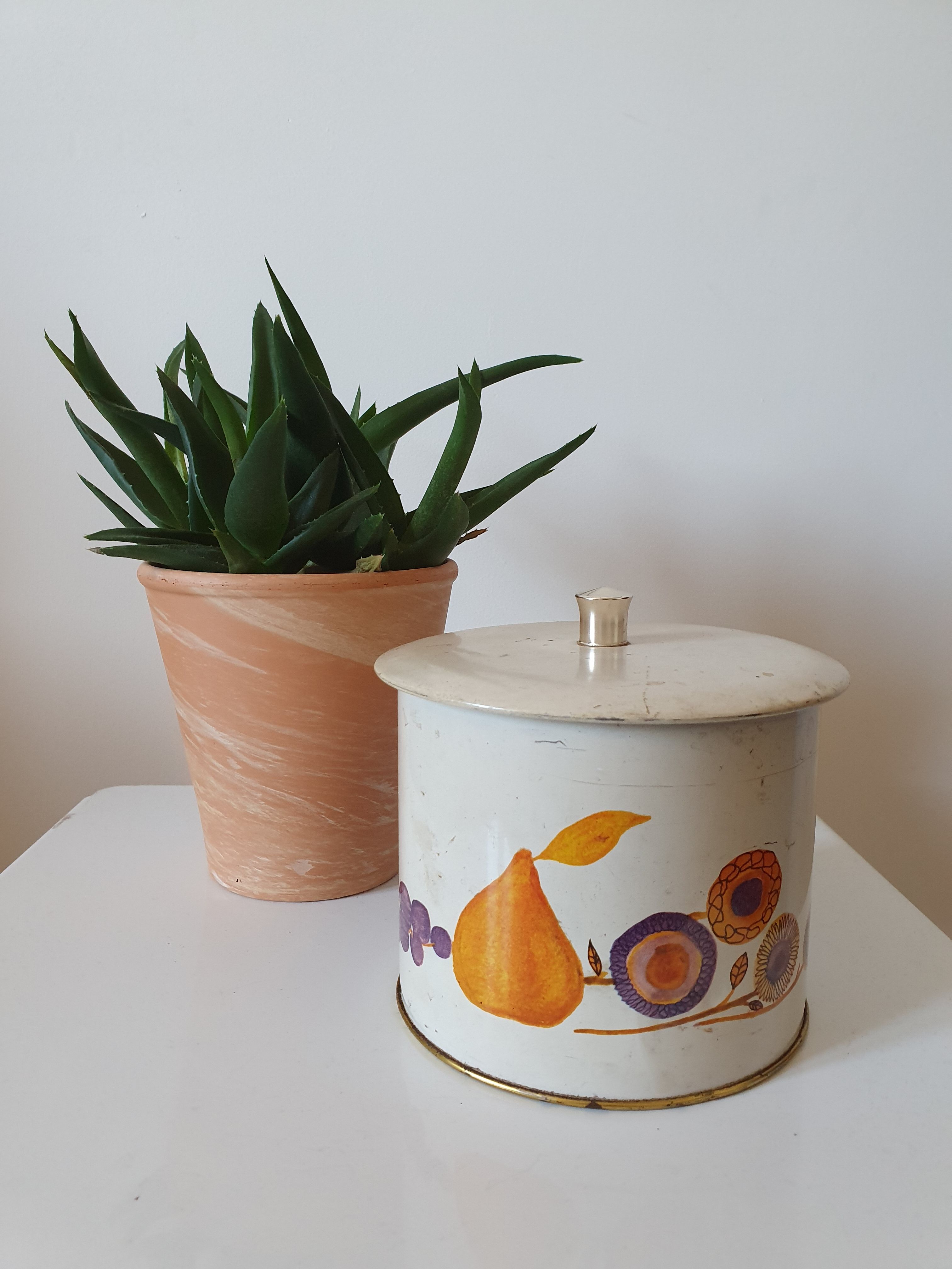 Candy box iron seventies