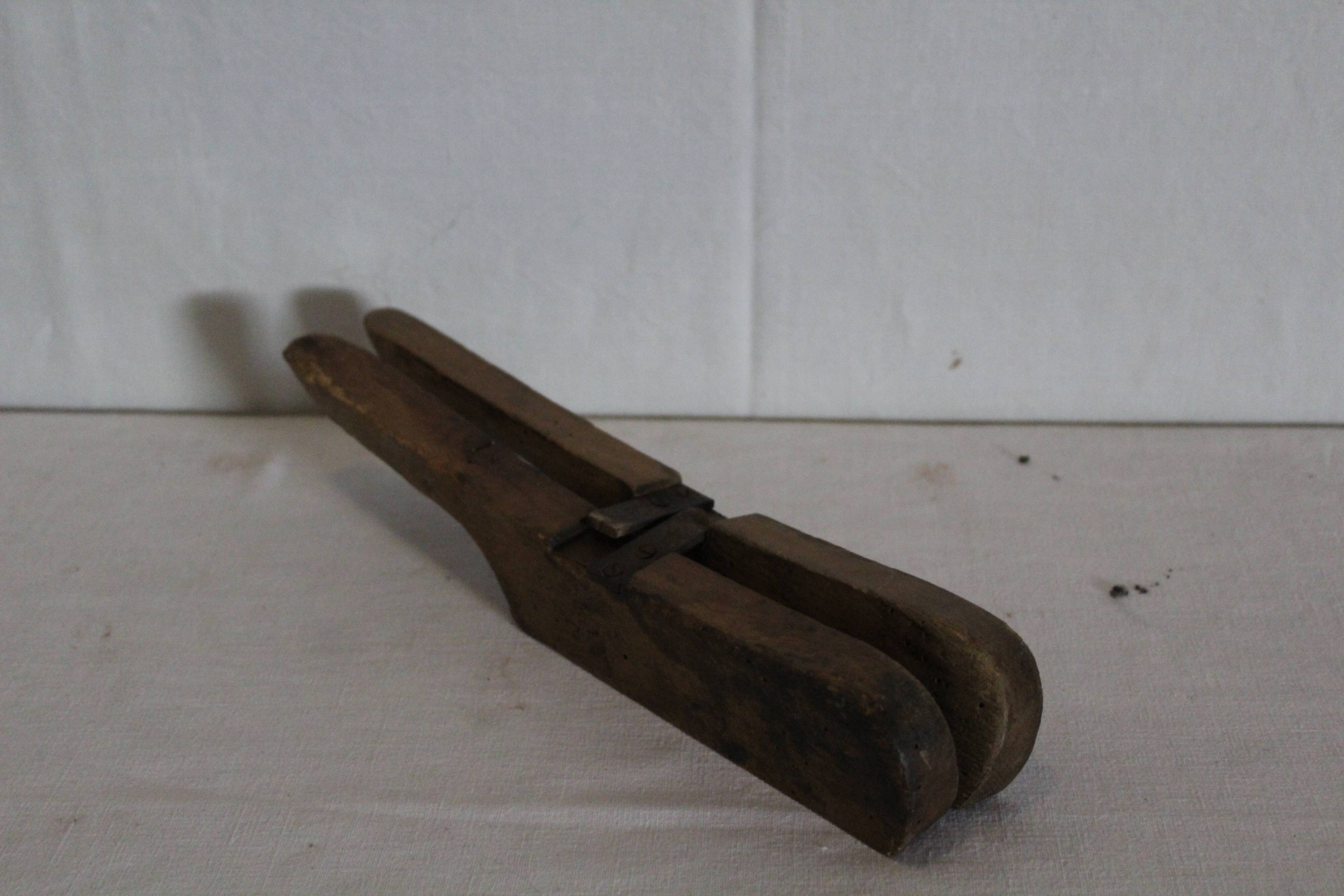 Foldable boot pullers