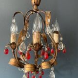 Lustre ancien en tôle dorée et pampilles de cristal rouge et blanc, 1900