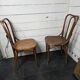 Paire de chaises de bistrot en bois courbé