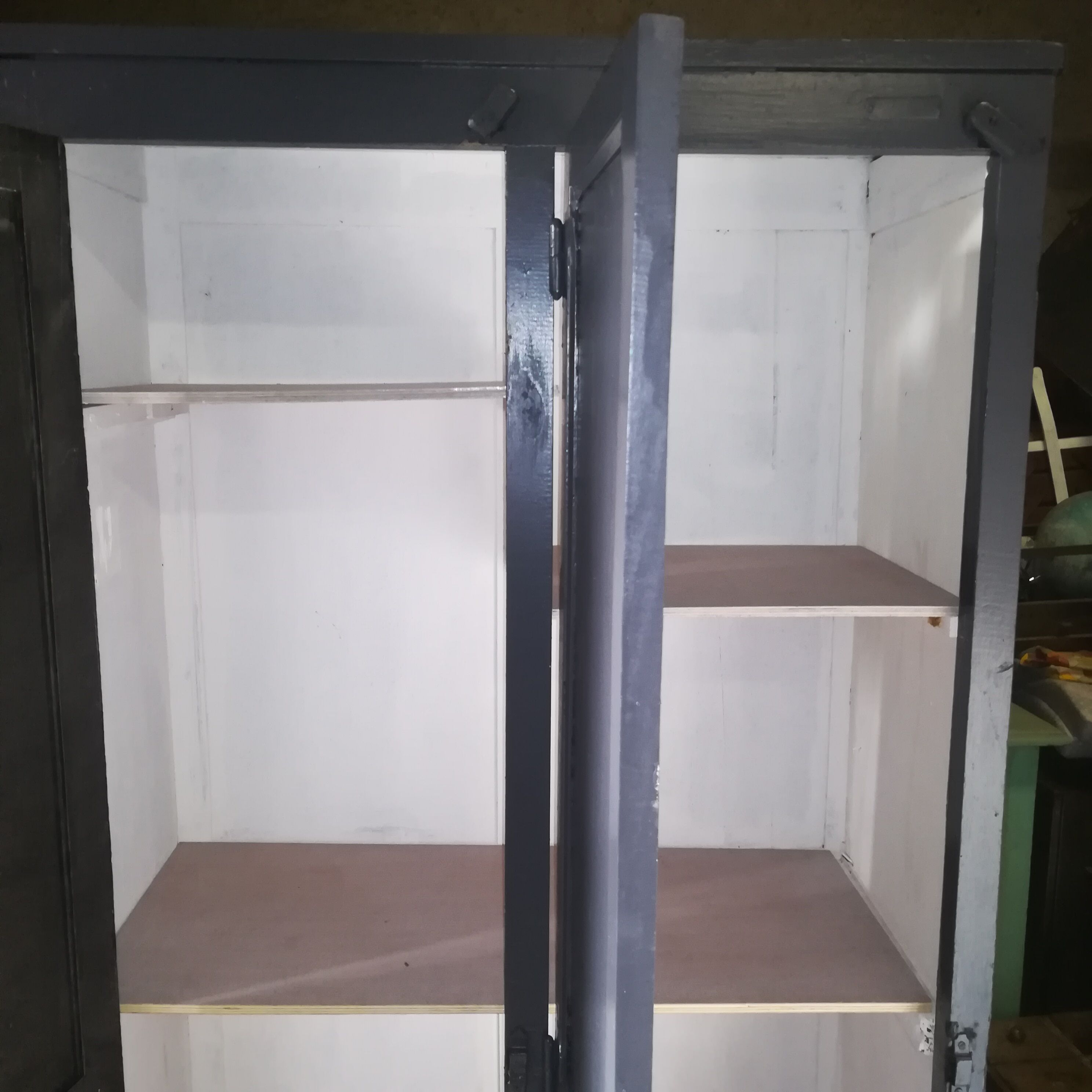 Cabinet former locker room workshop