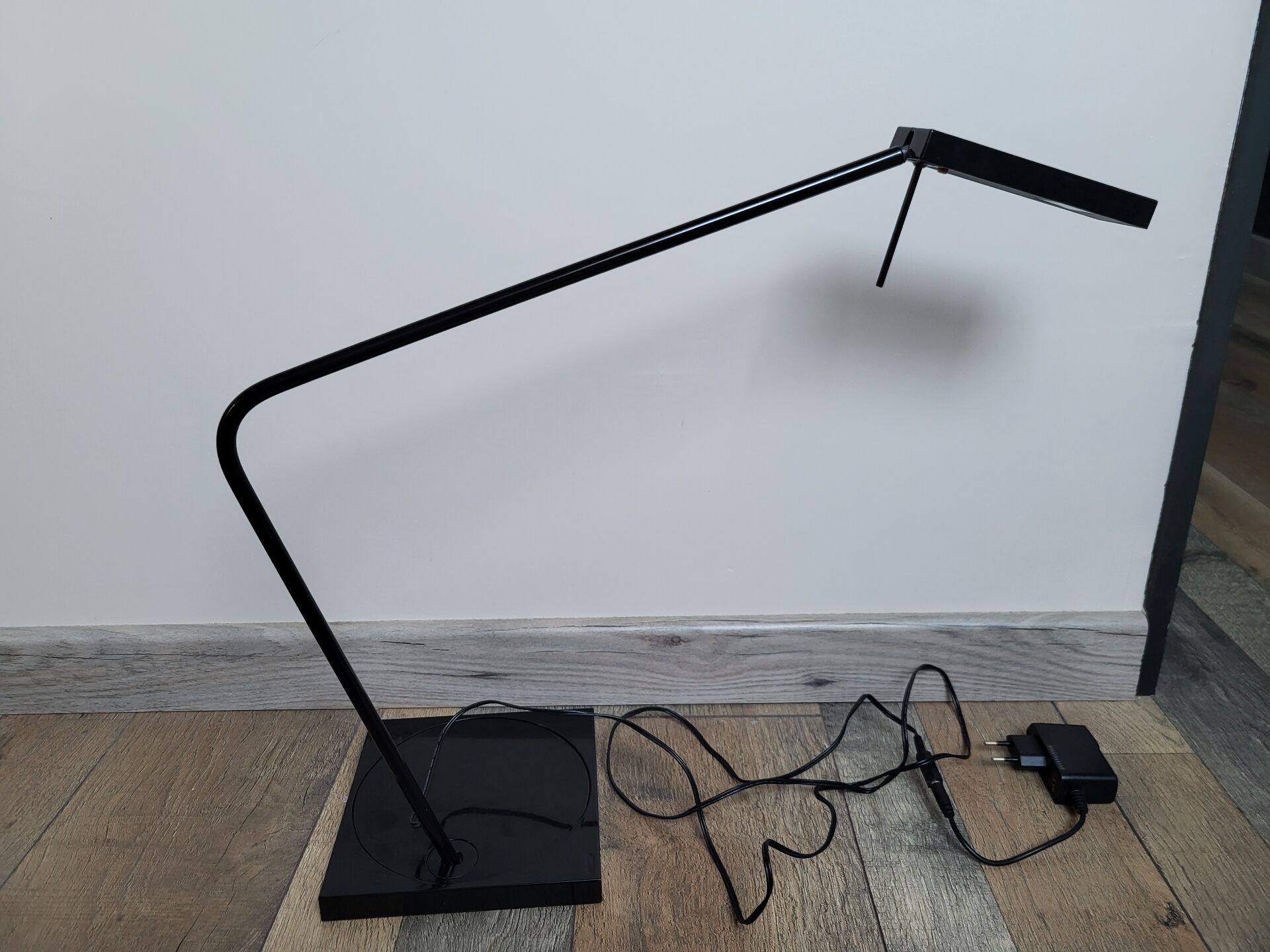 Modern Scandinavian lamp "Ninety" Luxo / Designer / Shawn Littrel