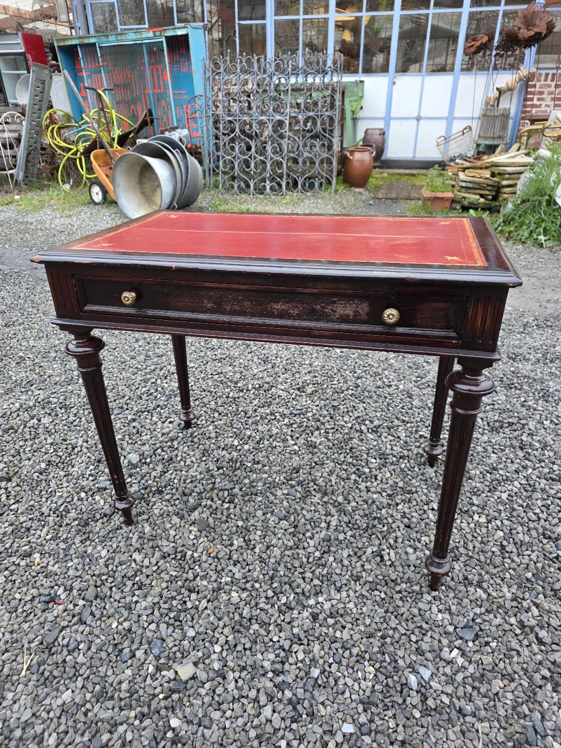 Bureau plat en acajou du XXe