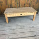 Table basse en bois brut