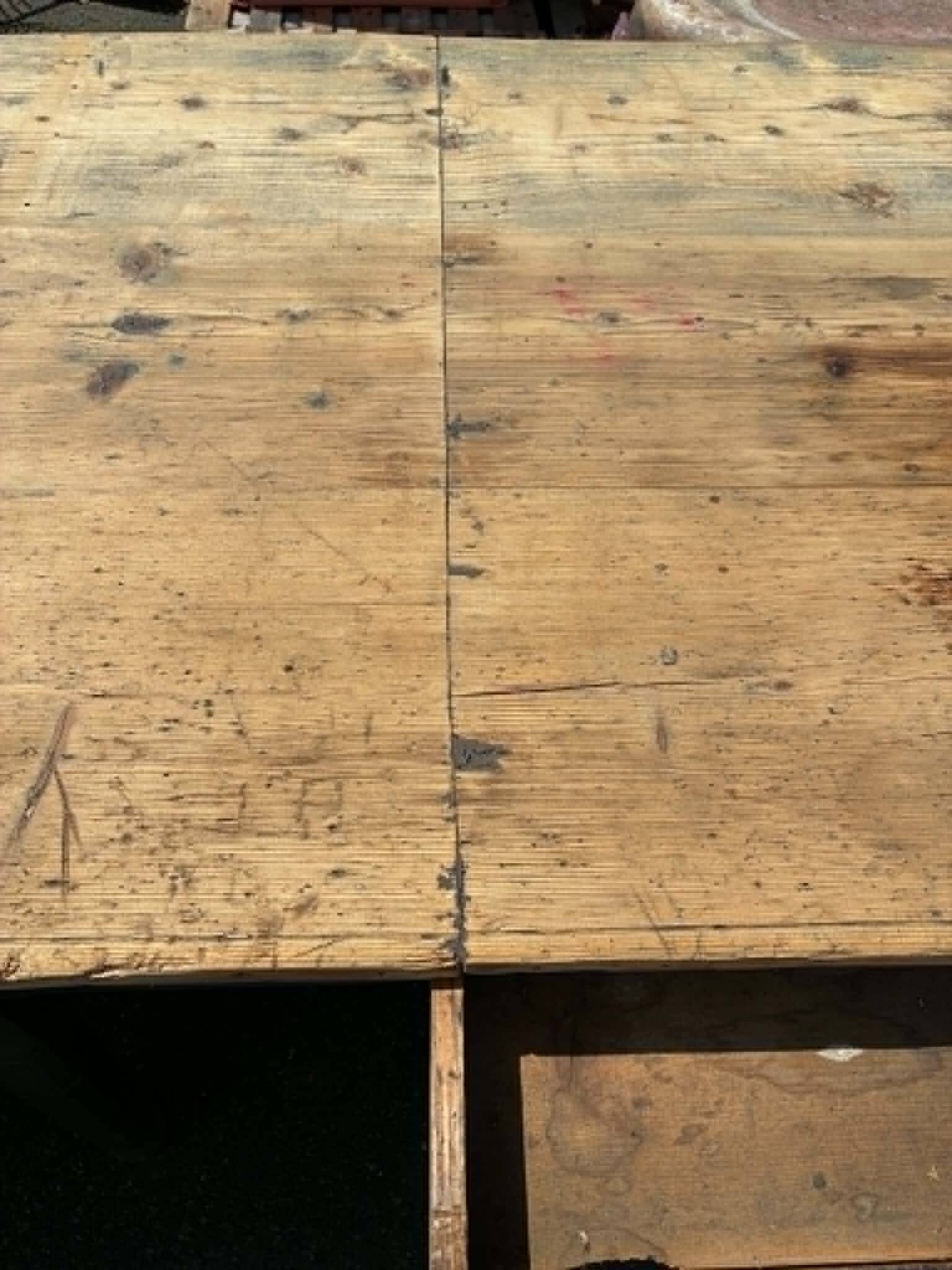 Black dining table in fir.
