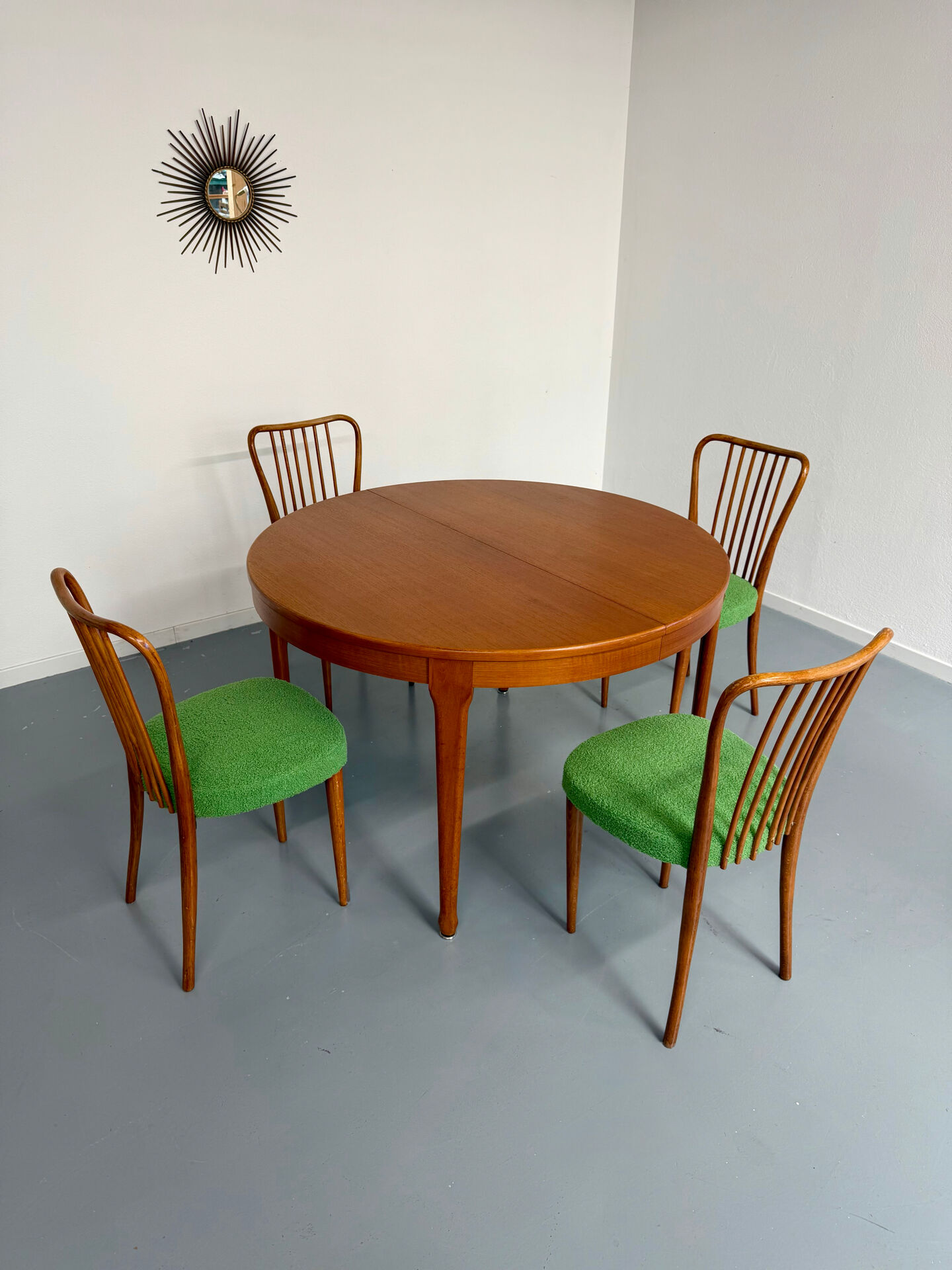 Extendable round teak table French design TV furniture Paris 1960