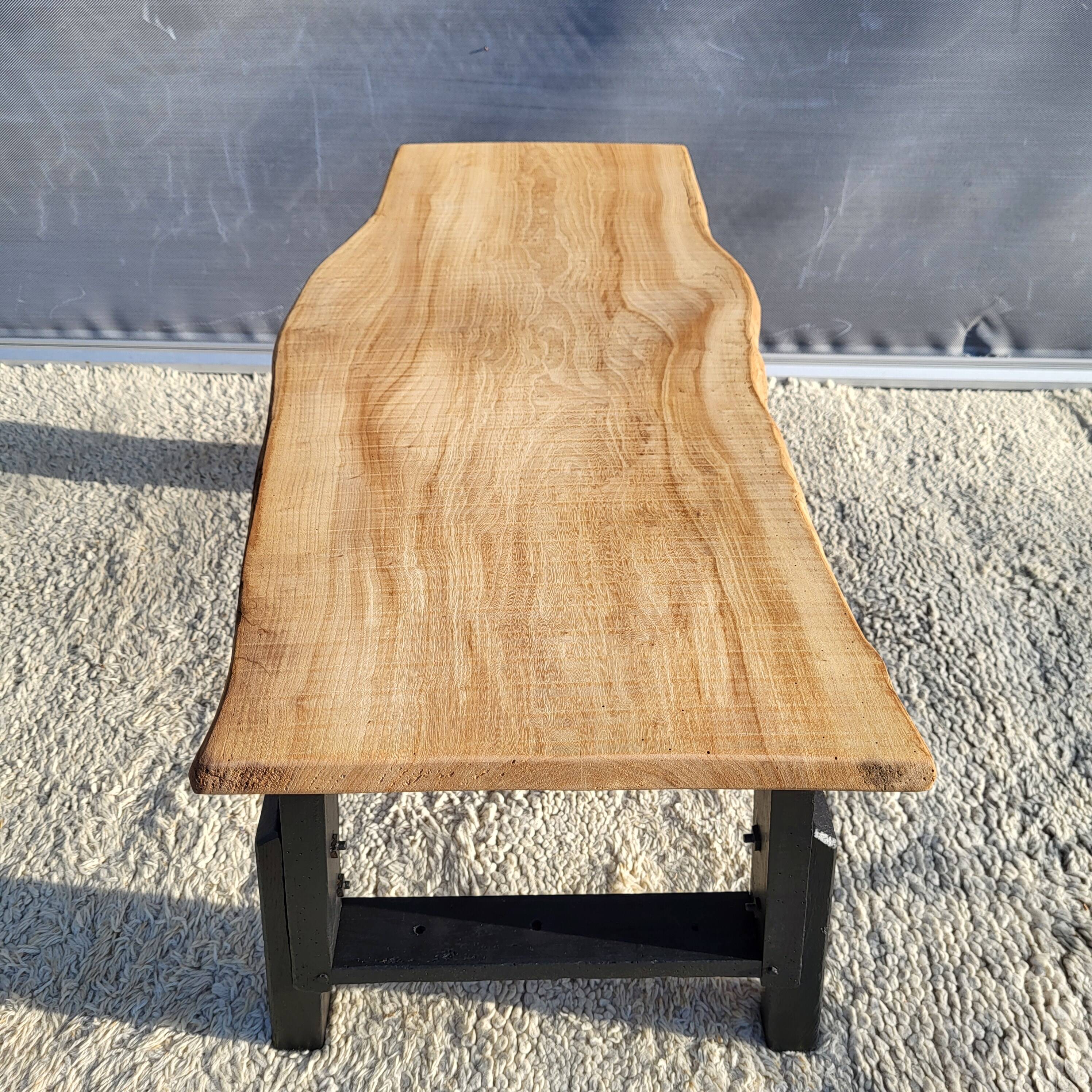 Bicolour coffee table in solid oak with 19th-century legs • Unique piece "Raw"