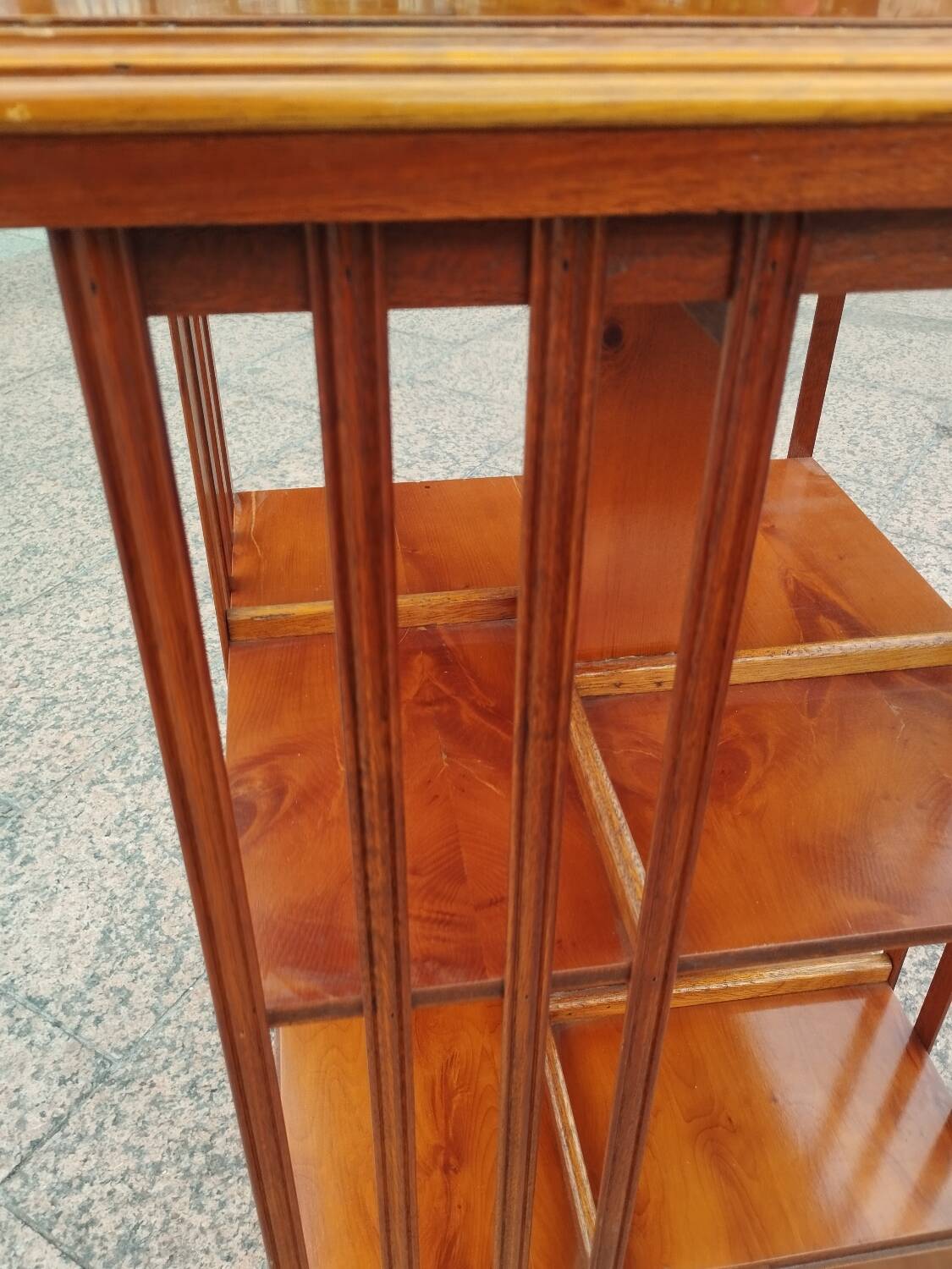 bibliothèque tournante ancienne
