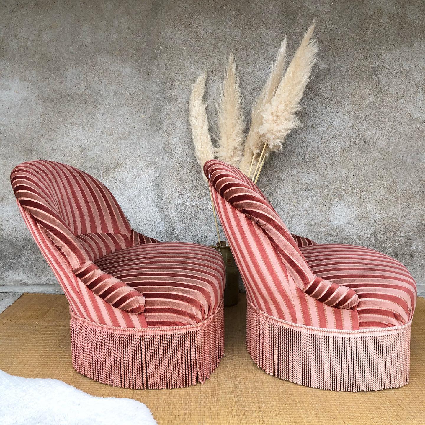 2 pink vintage toad armchairs
